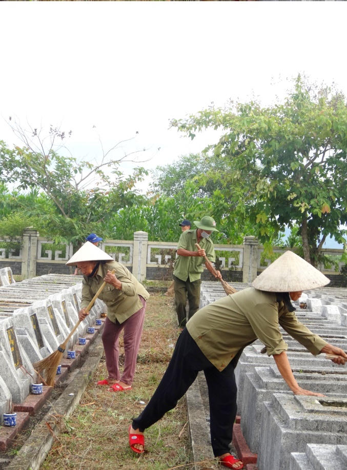 Ra quân vệ sinh nghĩa trang liệt sỹ nhân kỷ niệm 77 năm ngày thương binh liệt sĩ  (27/7/1947 - 27/7/2024)